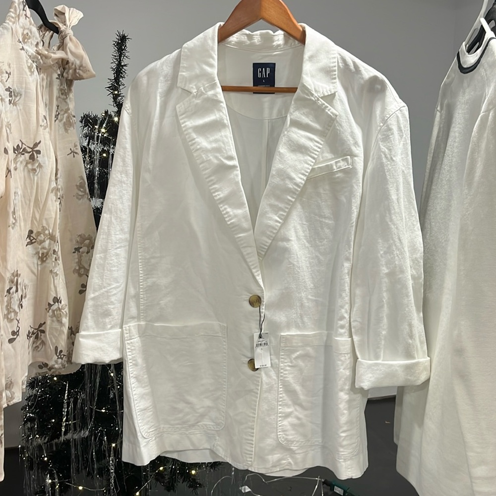 GAP white blazer, size L, new with tag.